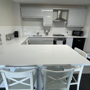 Deluxe One-Bedroom Apartment